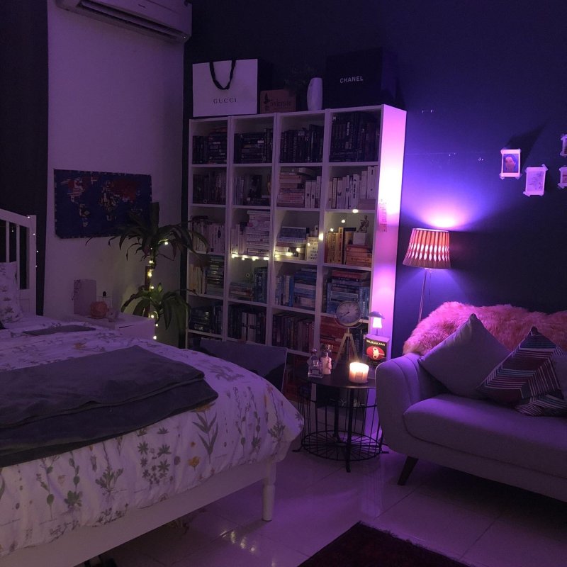 Violet room