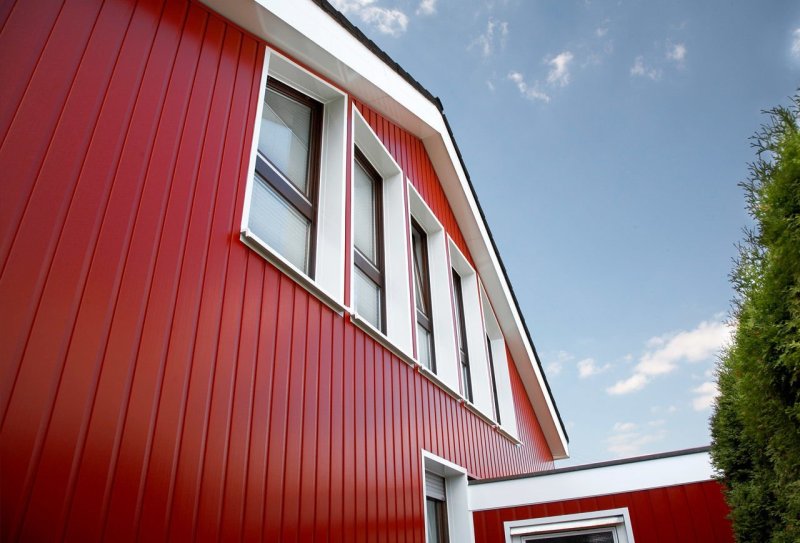 Corrugated board for the walls of the house