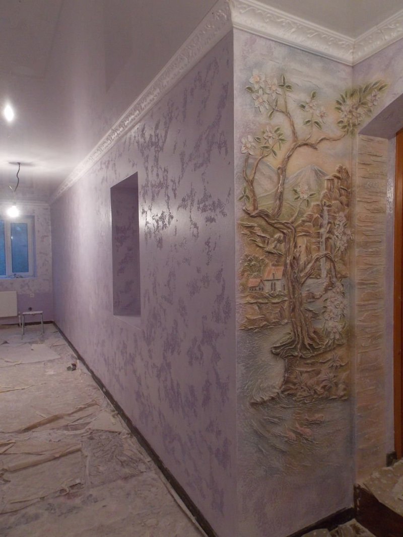 Decorative plaster for walls in an apartment