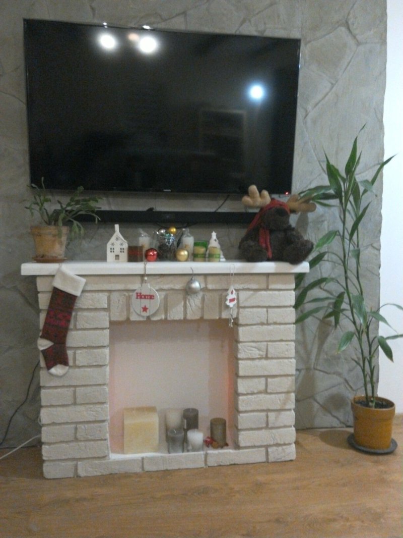 Imitation of the fireplace