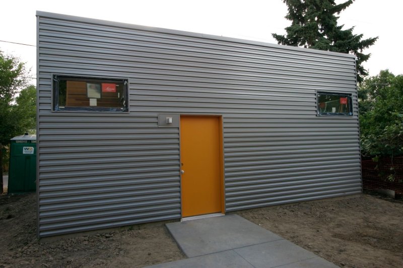 Corrugated board for the facade of the house