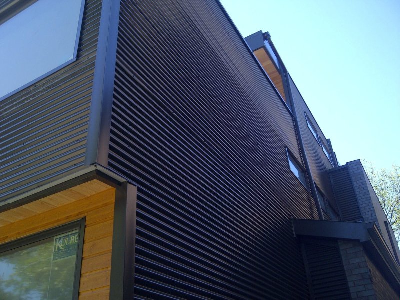 Facade finish by profiled sheet