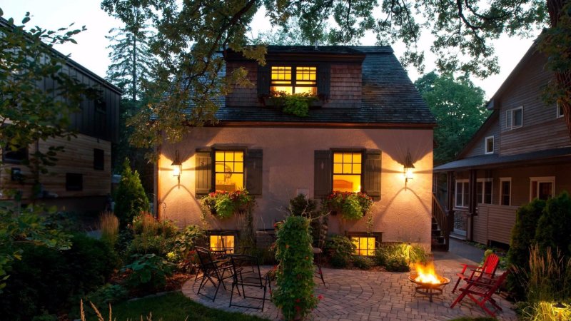 The courtyard of the country house