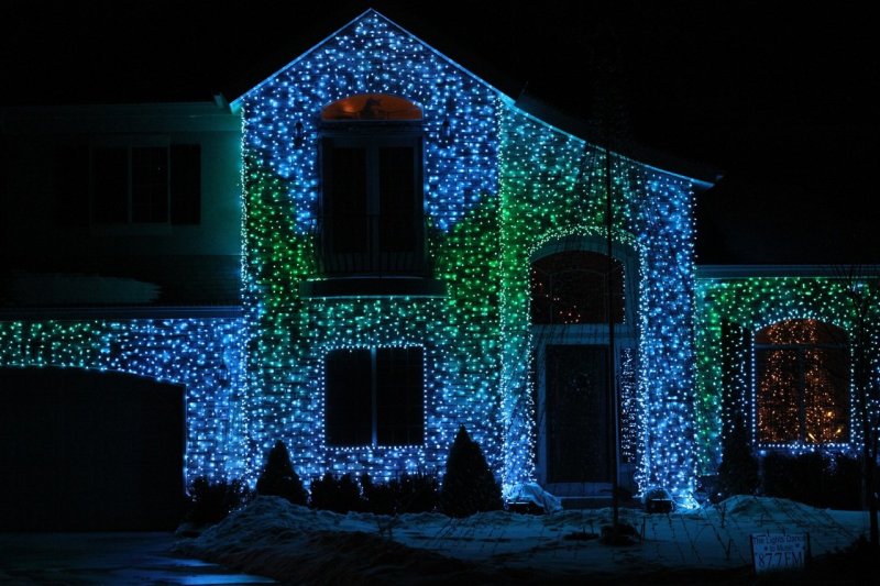 Decoration of the house with garlands