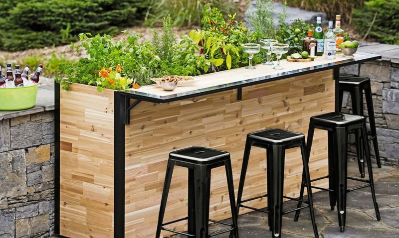 Street bar for a summer residence