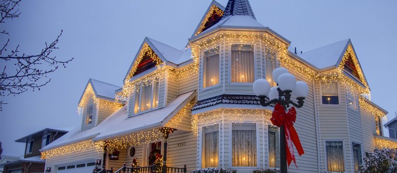 The decoration of the facade for the New Year