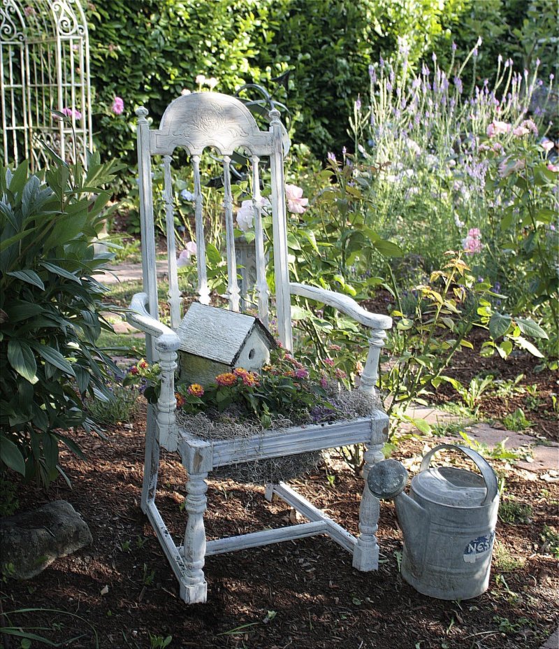 Garden decor from the old chair