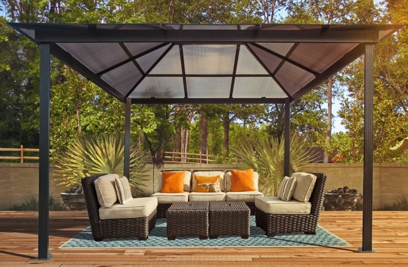 Gazebo with a roof of polycarbonate