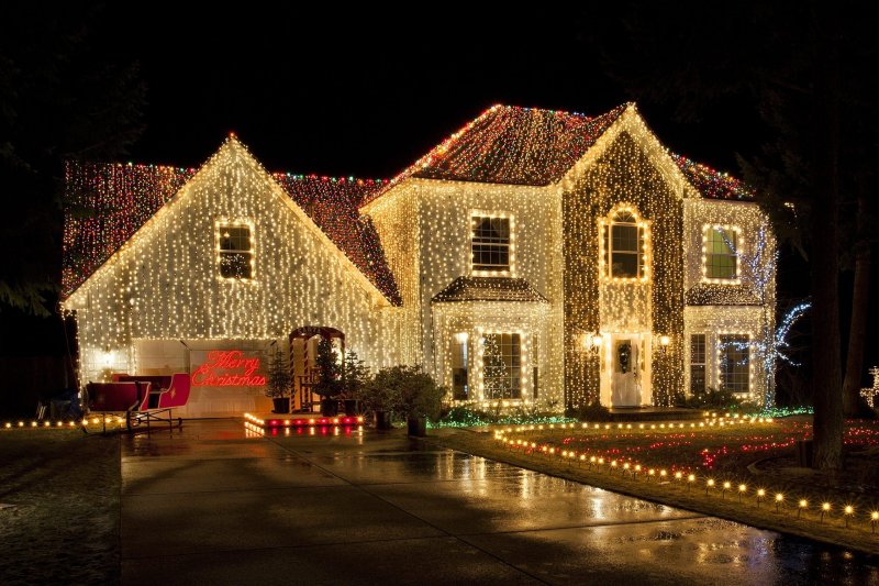 Decoration of houses with garlands