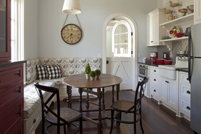 Sofa in the kitchen in the style of Provence