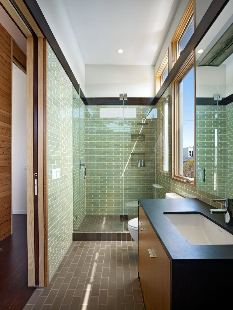 Narrow bathroom design