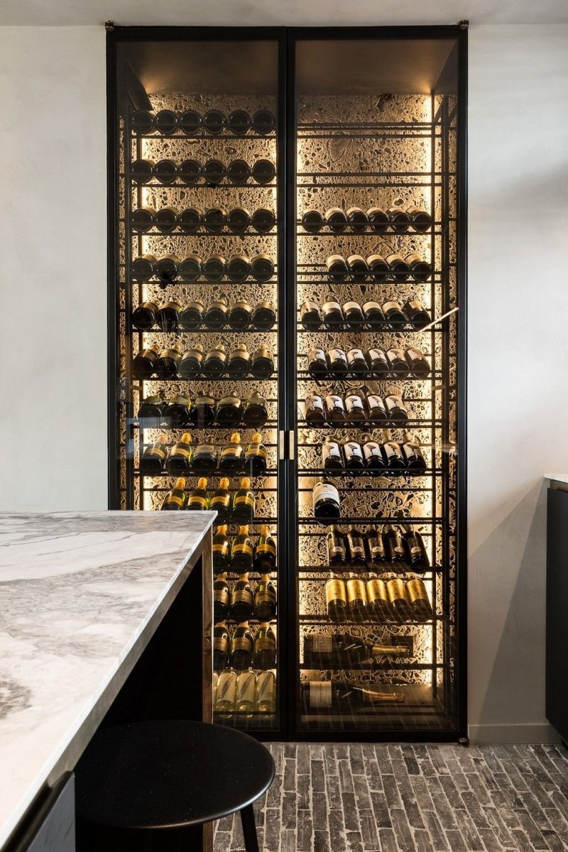 Wine refrigerator