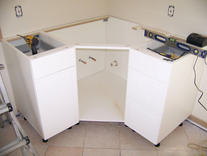 Kitchen corner cabinet