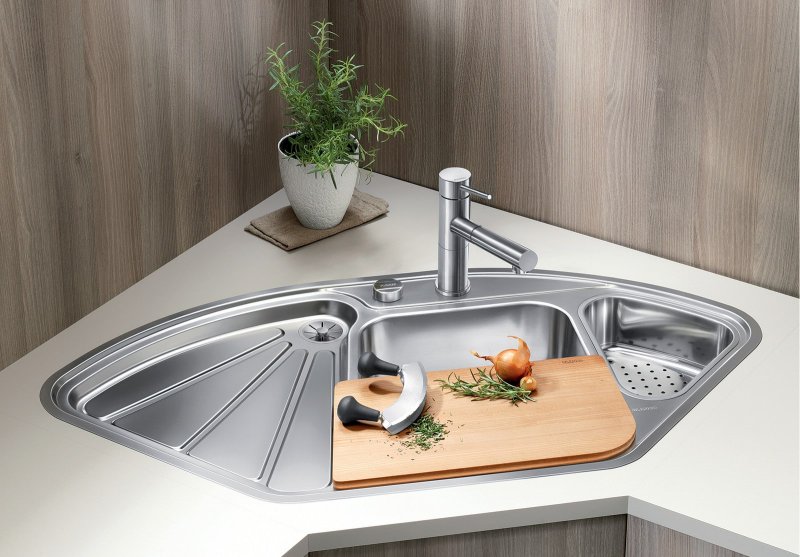 Corner sink for the kitchen