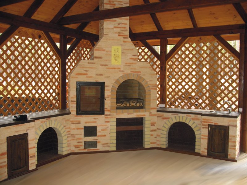 Barbecue fireplace for the gazebo