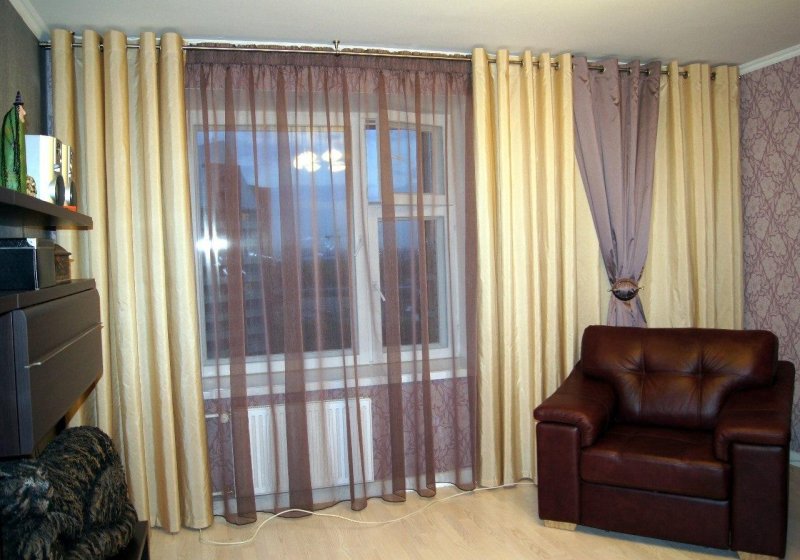 Curtains on the lines in the living room