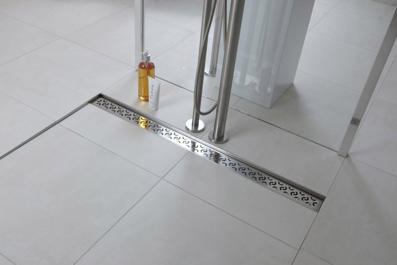 Shower ramps for tiles