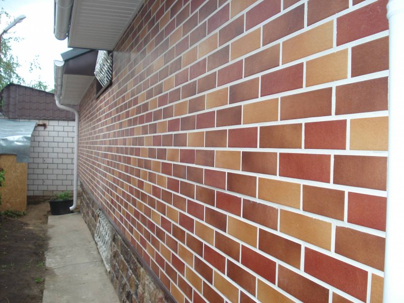 Clinker tile facade