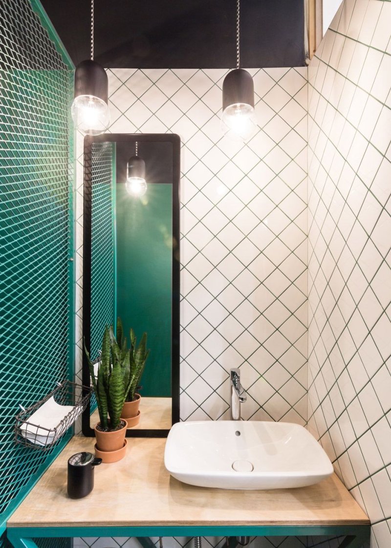 Mirror tiles in the bathroom design