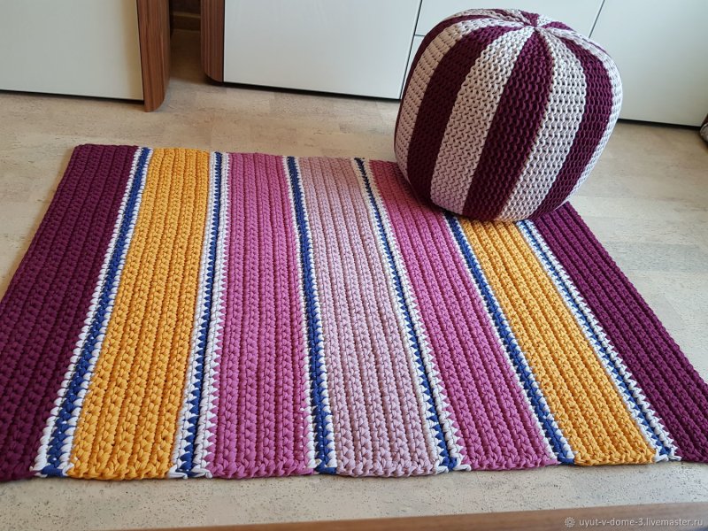 Knitted rug