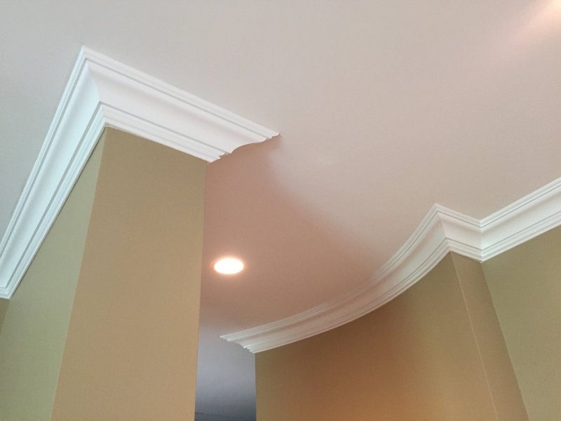 Ceiling baseboard for stretch