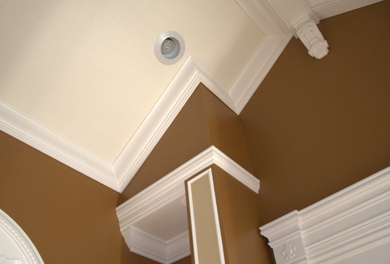 Ceiling baseboard