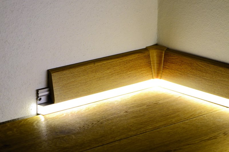 LED belt skirting board