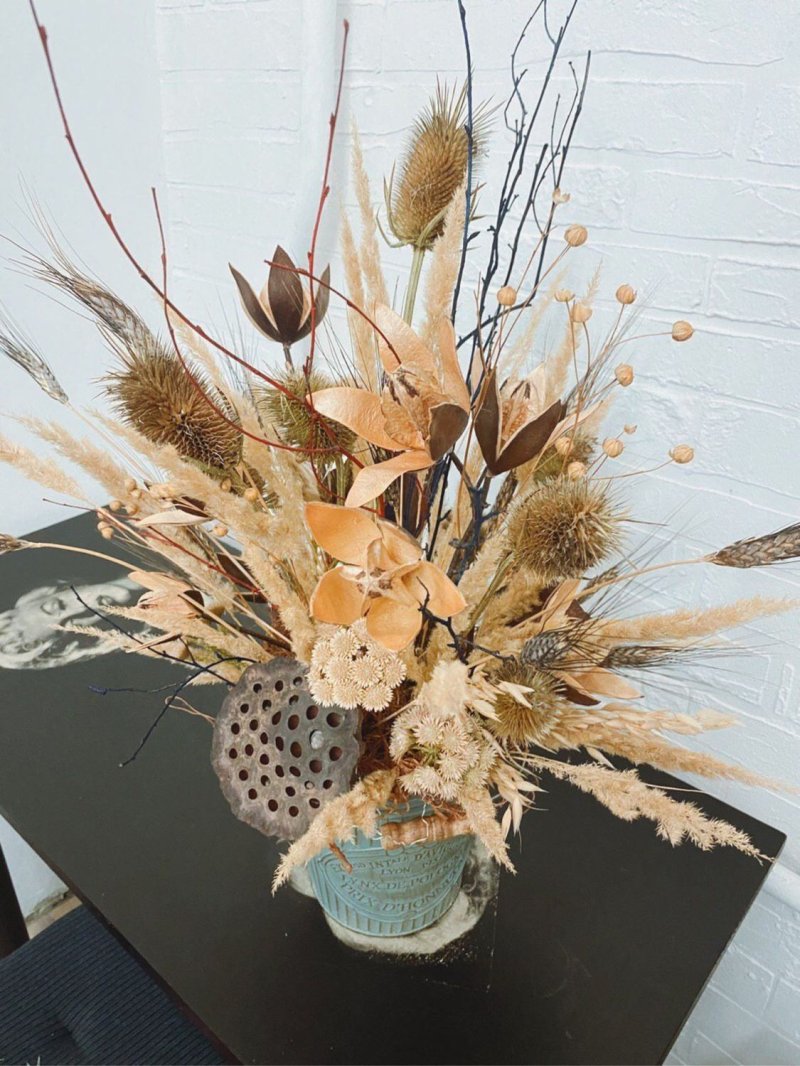 Dry -flower compositions for interior