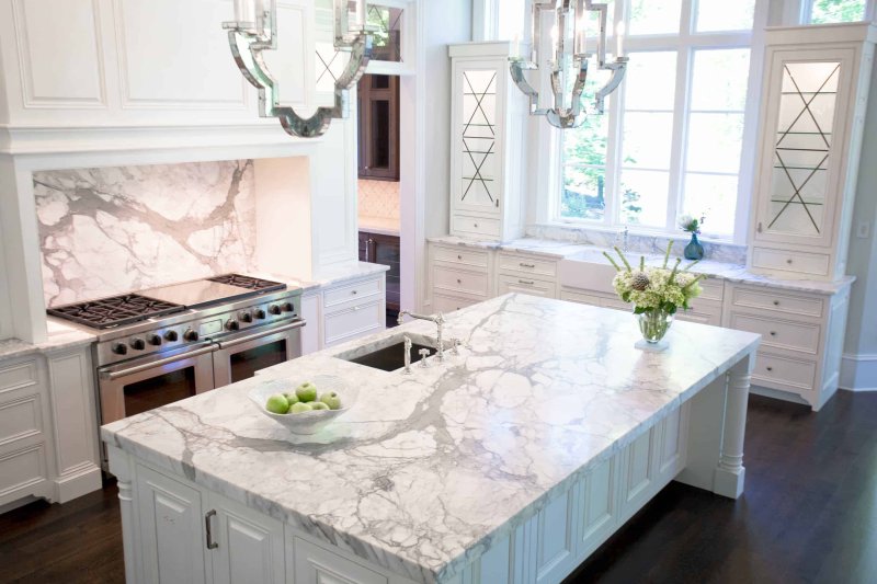 Neoclassica kitchens half marble white