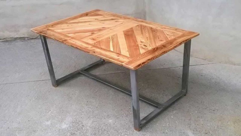 Loft -style table