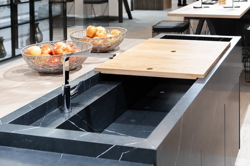 A countertop made of porcelain tiles