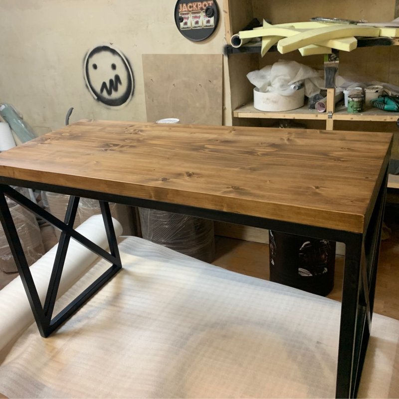 Loft -style table