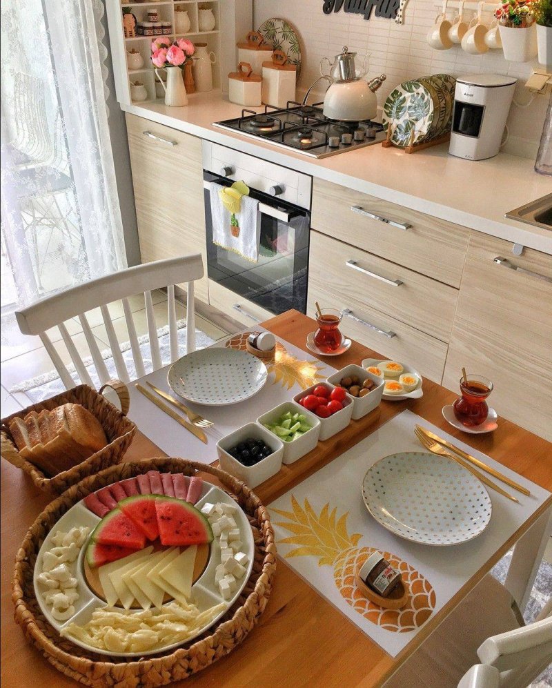 Decoration of the kitchen table