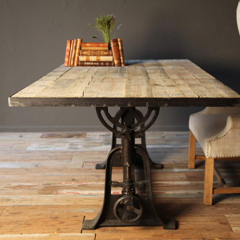 Table Commerce Industrial Loft