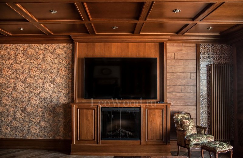 Wall decoration with wooden panels in the English style