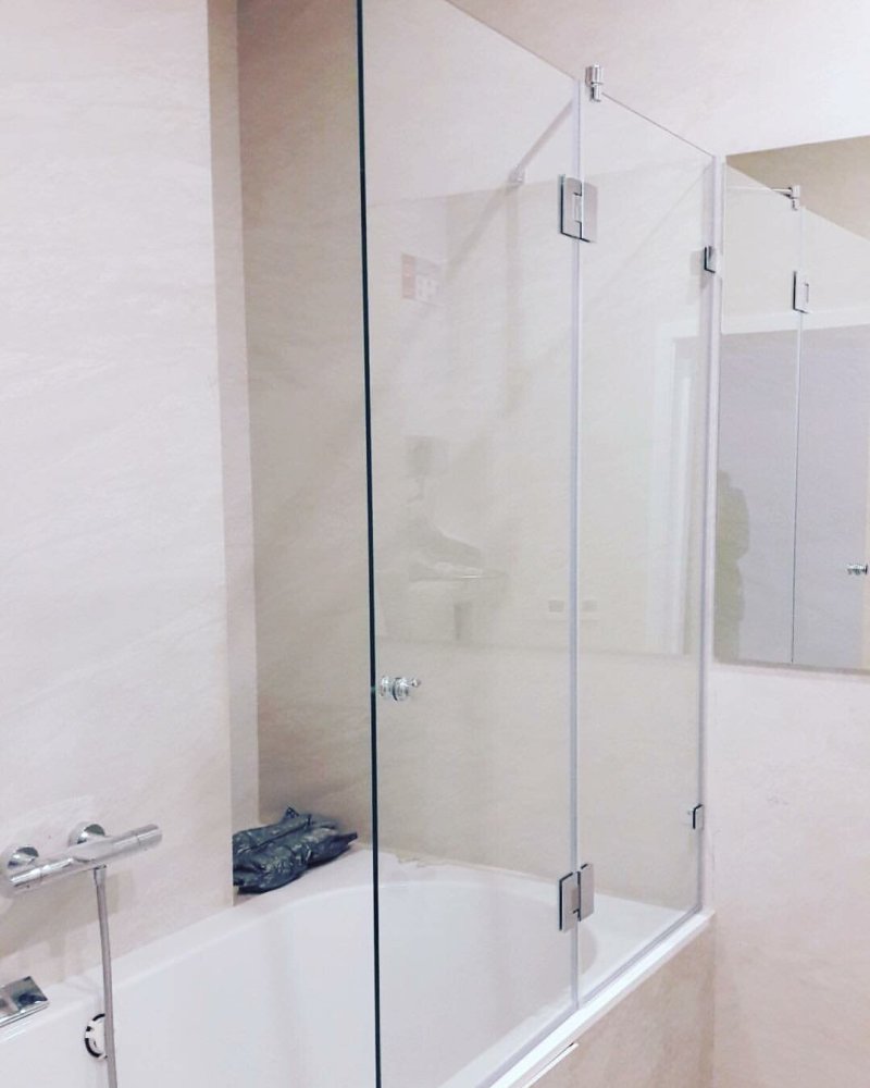 Bathroom glass curtain