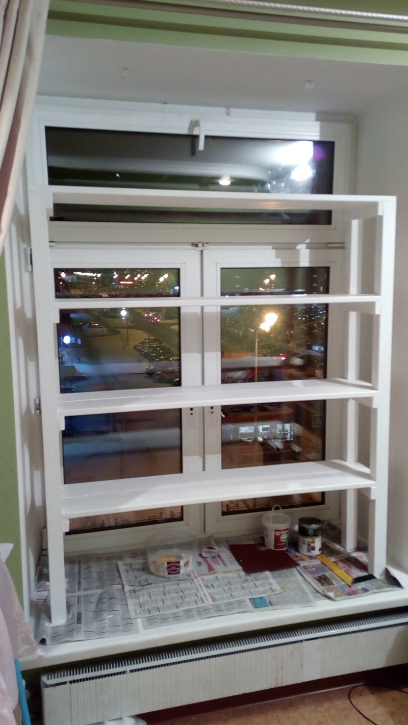 Rack for seedlings on the windowsill