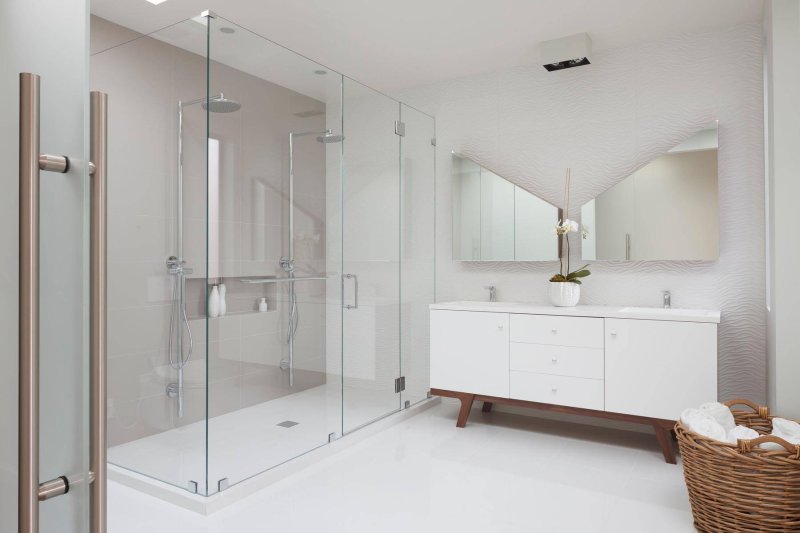 Glass partition for the bathroom