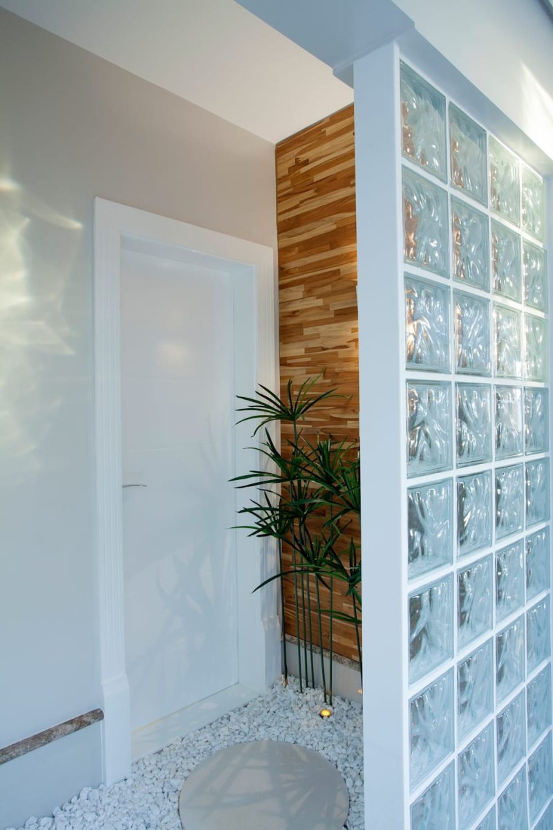 Glass blocks in the interior of the apartment