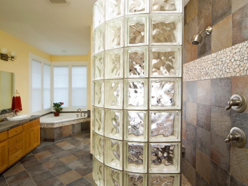 Shower cabin of glass blocks