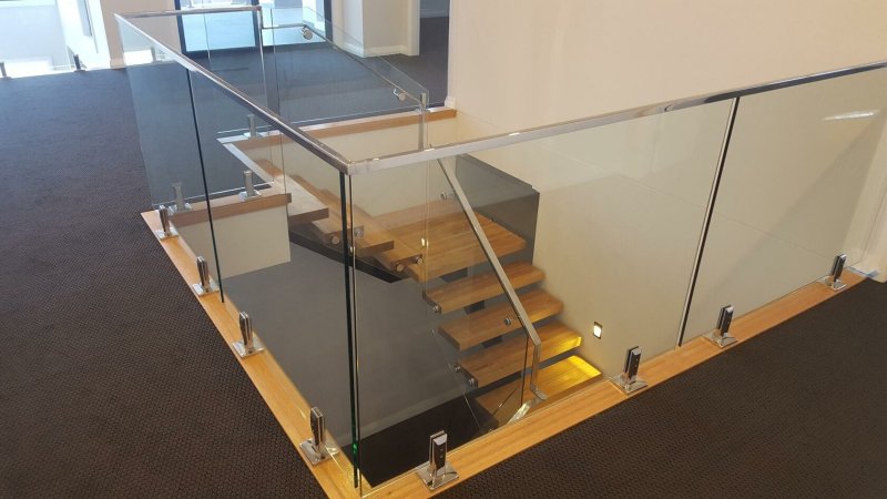 Glass railing