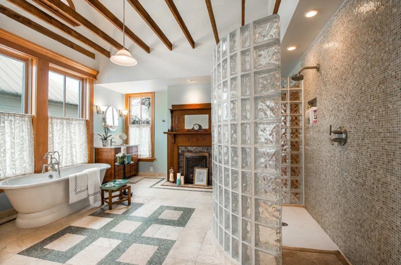 Shower design with glass blocks