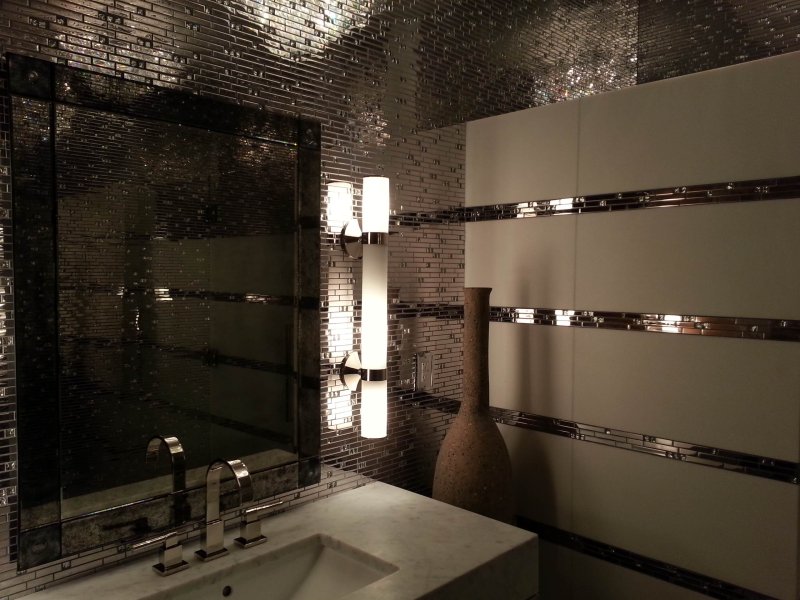 Mirror mosaic in the bathroom