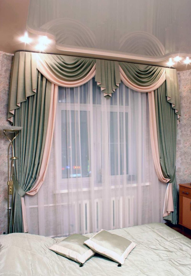 Curtains with lambrequin