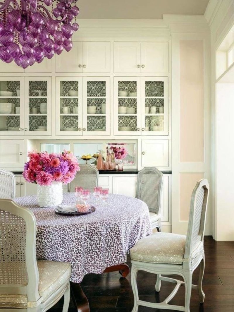 Flowers in the interior of the kitchen