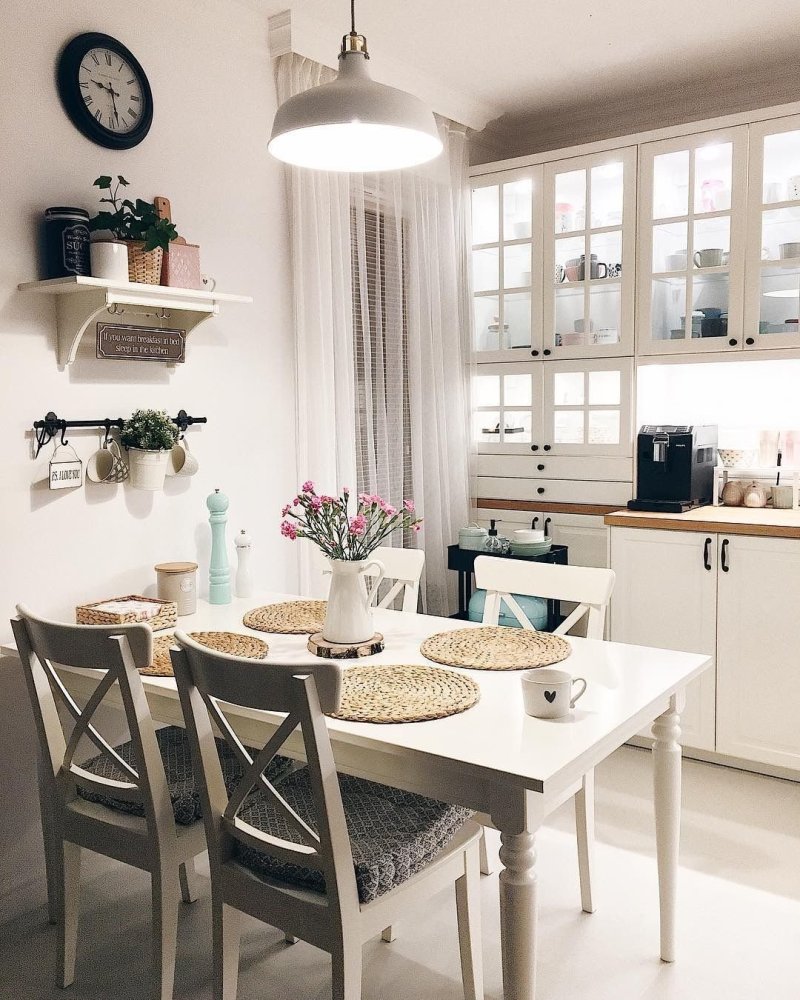 White kitchen Ikea Scande Style