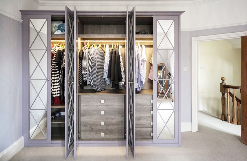 Built -in wardrobe compartment