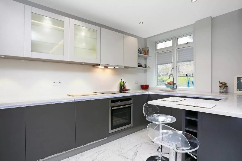 Cuisine with a gray countertop