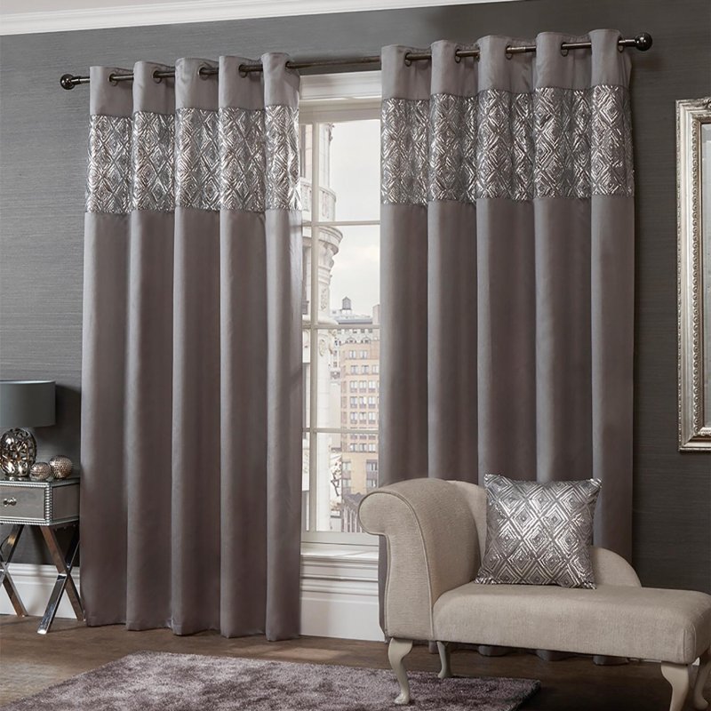 Gray curtains in the interior