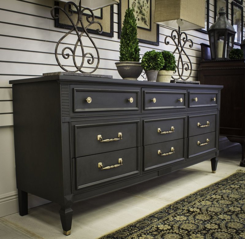 Classic -style chest of drawers